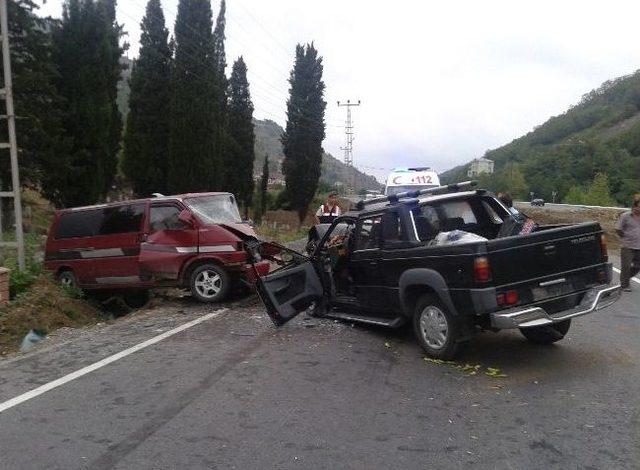 Trabzon’da Trafik Kazası: 4 Yaralı