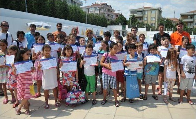 Miniklerin Sertifika Sevinci 1