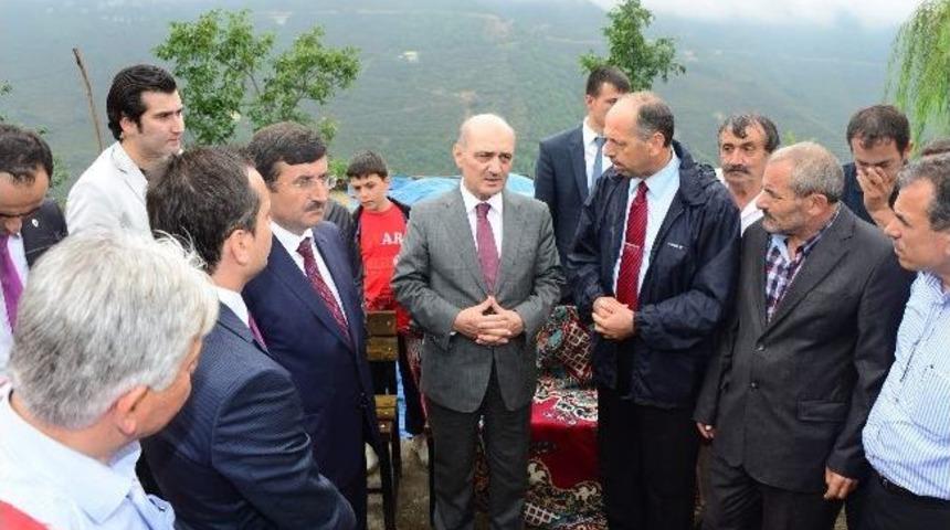 &Ccedil;evre Ve Şehircilik Bakanı Erdoğan Bayraktar, Sel Ve Heyelanlardan Zarar G&ouml;ren Yomra İl&ccedil;esinde İncelemelerde Bulundu