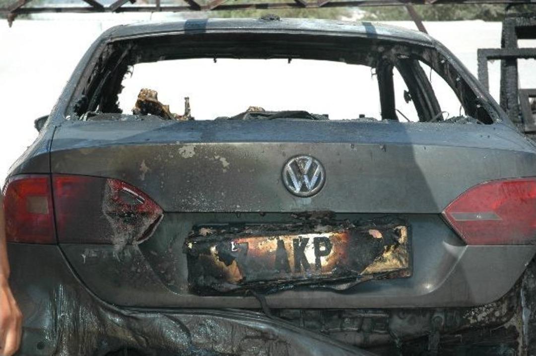 Ak Parti'li Belde Başkanının Otomobili Yandı