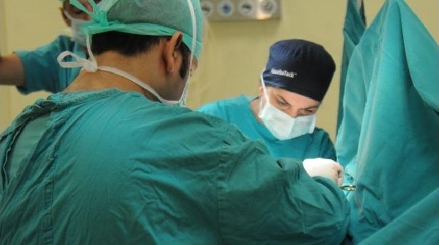 Om&uuml;&rsquo;de G&uuml;vercin G&ouml;ğs&uuml; Ameliyatı