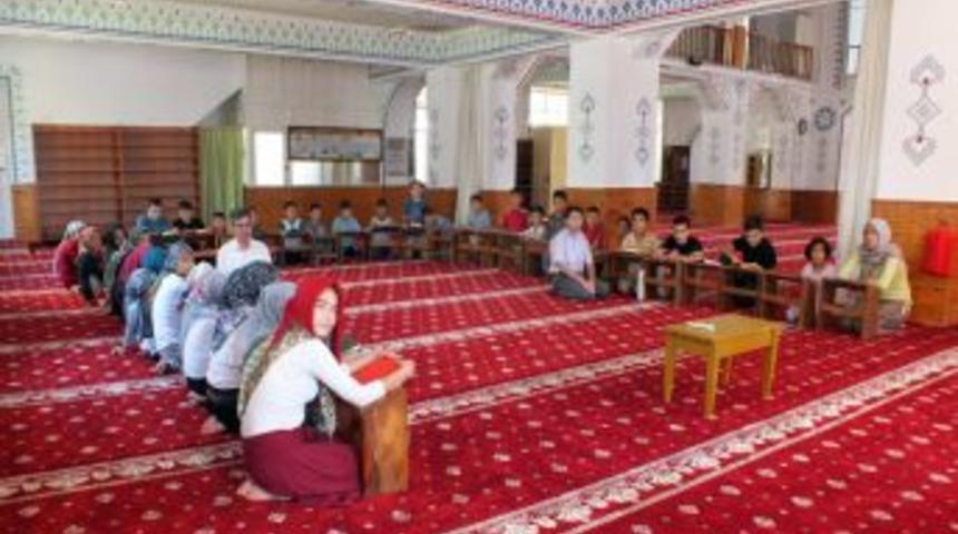 Finike&rsquo;de Yaz Kuran Kursları &Ccedil;eşitli Etkinliklerle Sona Erdi