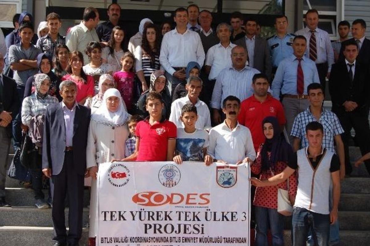 Polisten &Ouml;ğrencilere Bilgisayar