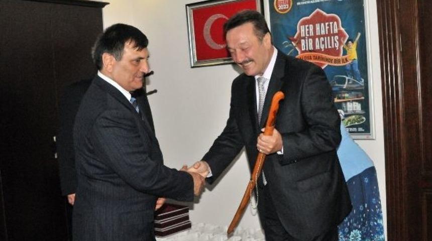Başkan Vekili Aydın'a Kafkas Kılıcı