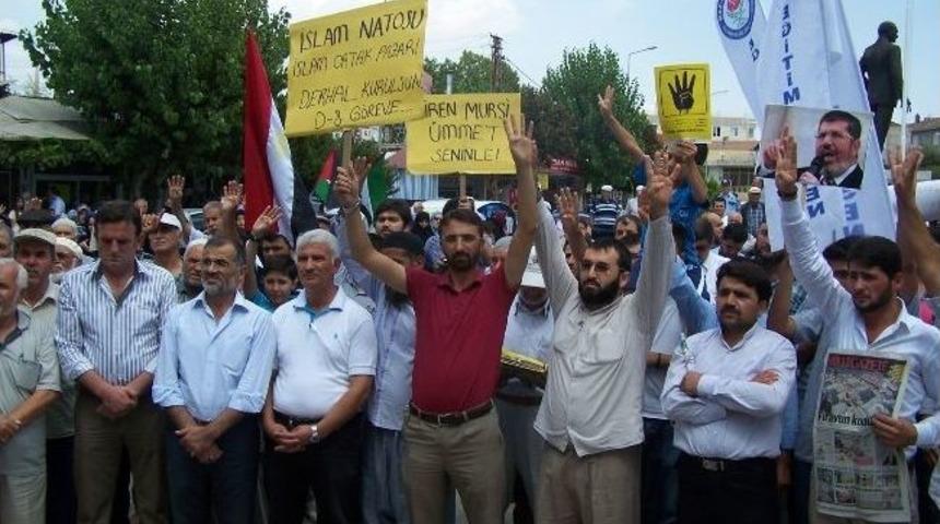 Korkuteli'nde Suriye'deki Katliamlara Protesto