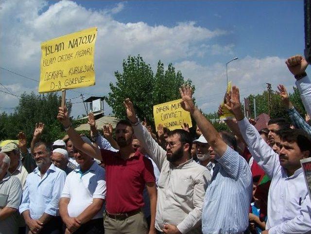 Korkuteli'nde Suriye'deki Katliamlara Protesto