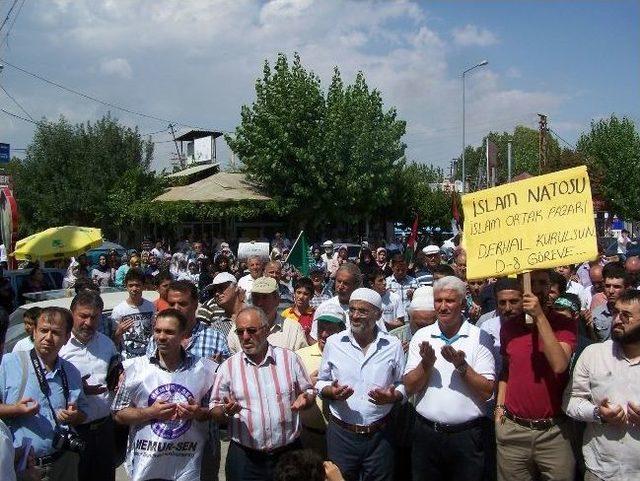 Korkuteli'nde Suriye'deki Katliamlara Protesto