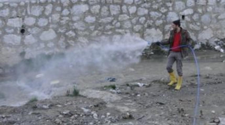 Sungurlu’da İlaçlama Çalışmaları Aralıksız Sürüyor