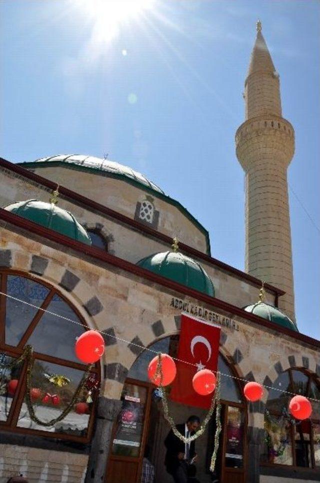 İlk İmamlık Görevi Yaptığı Köye Cami Yaptırdı