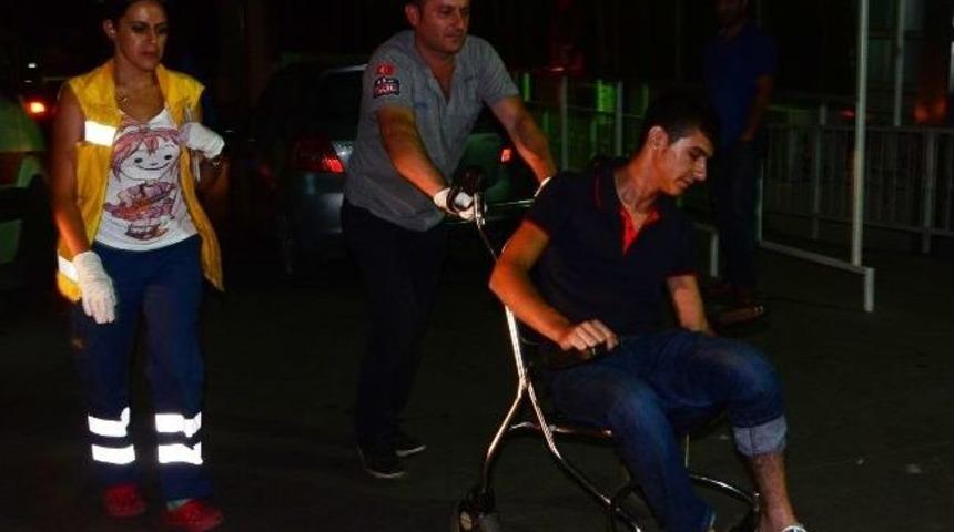 Motosikletle Otomobil &Ccedil;arpıştı: 2 Yaralı