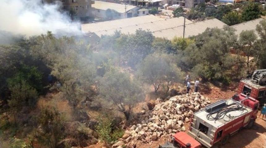 Alanya'da İki Katlı Ev Yandı