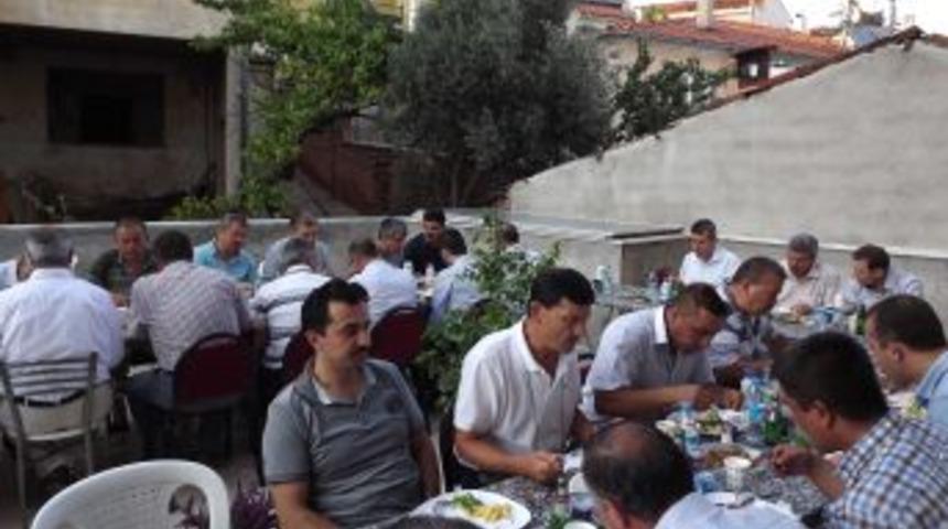 Demirci K&ouml;rfez Dershanesi Yeni Binasında Tanışma Yemeği