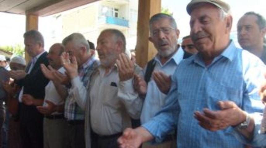 Mısır Ve Suriye'de Katledilen M&uuml;sl&uuml;manlar I&ccedil;in Gıyabi Cenaze Namazı