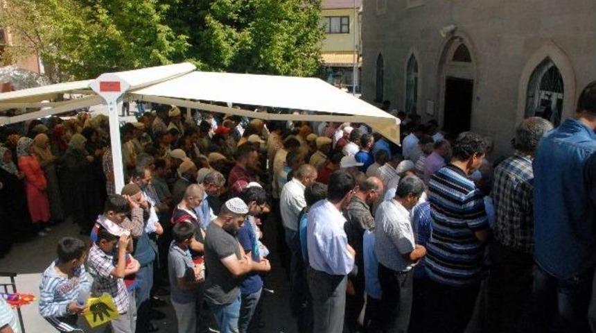 Mısır Ve Suriye&rsquo;de Hayatını Kaybedenler İ&ccedil;in Gıyabi Cenaze Namazı Kılındı
