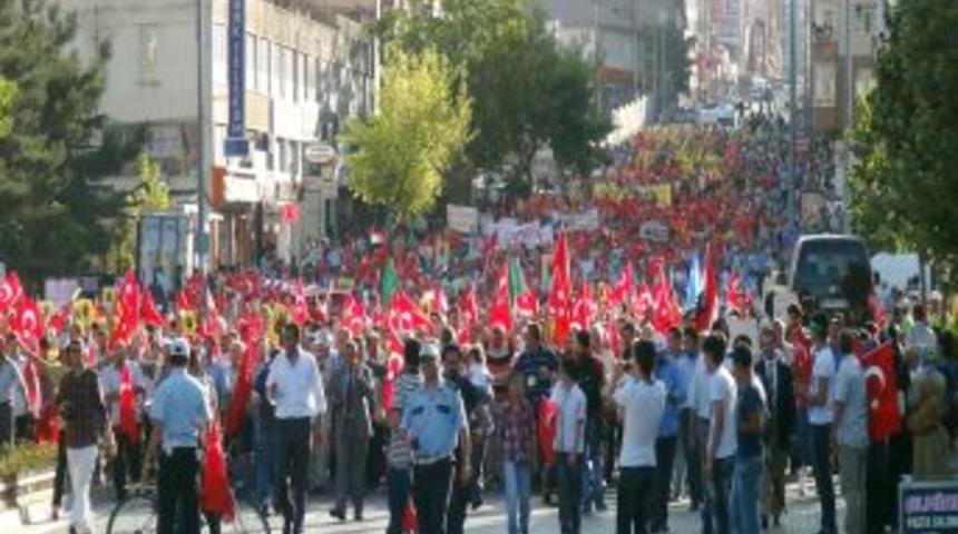 D&uuml;nyadaki Mazlumlar I&ccedil;in Dev Miting