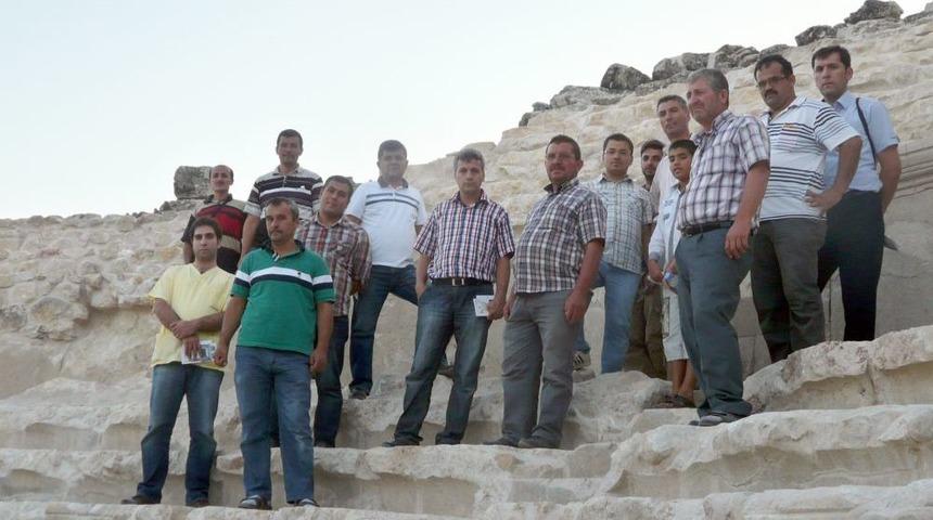&Ccedil;avdır Eğitim G&ouml;n&uuml;ll&uuml;leri Derneği KİBYRA Antik Kenti&rsquo;ni Gezdi