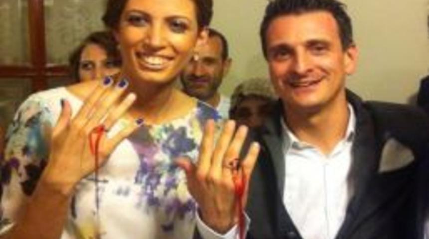 Giovanni Guidetti Ile Milli Oyuncu Bahar Toksoy Nişanlandı