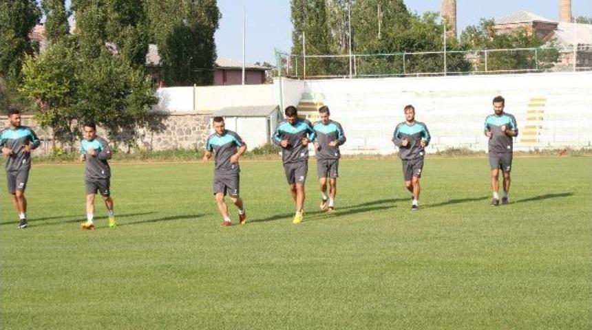 Karsspor 2013-2014 Sezonu Hazırlıklarını S&uuml;rd&uuml;r&uuml;yor