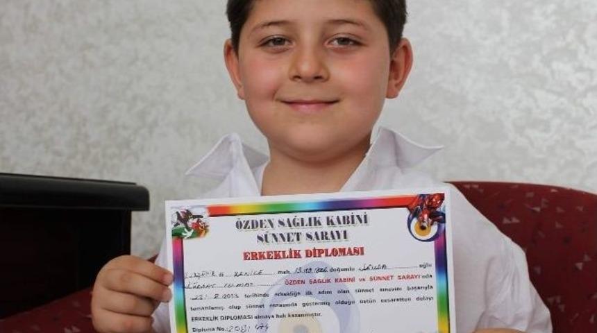 Bir Ayda Beşy&uuml;z &Ccedil;ocuğa Erkeklik Belgesi