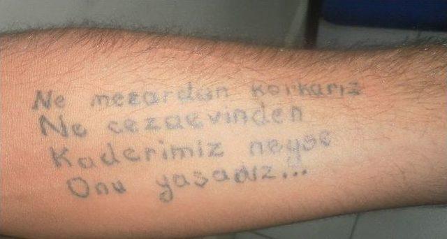 Kolundaki dövme polisi bile şaşırttı