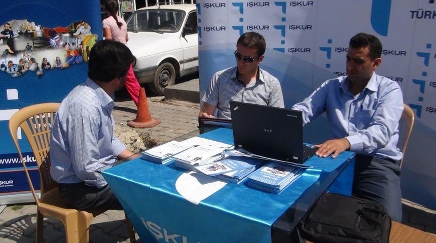 İşkur Ahlat’ta Açtığı Stantla Halkı Bilgilendiriyor