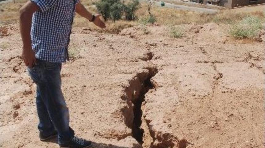 Belediyenin Adliye Yeri Olarak G&ouml;sterdiği Alanda B&uuml;y&uuml;k Yarıklar Oluştu