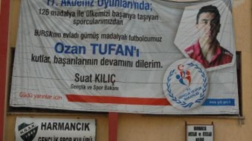 Bakandan Gen&ccedil; Sporcuya Pankart S&uuml;rprizi