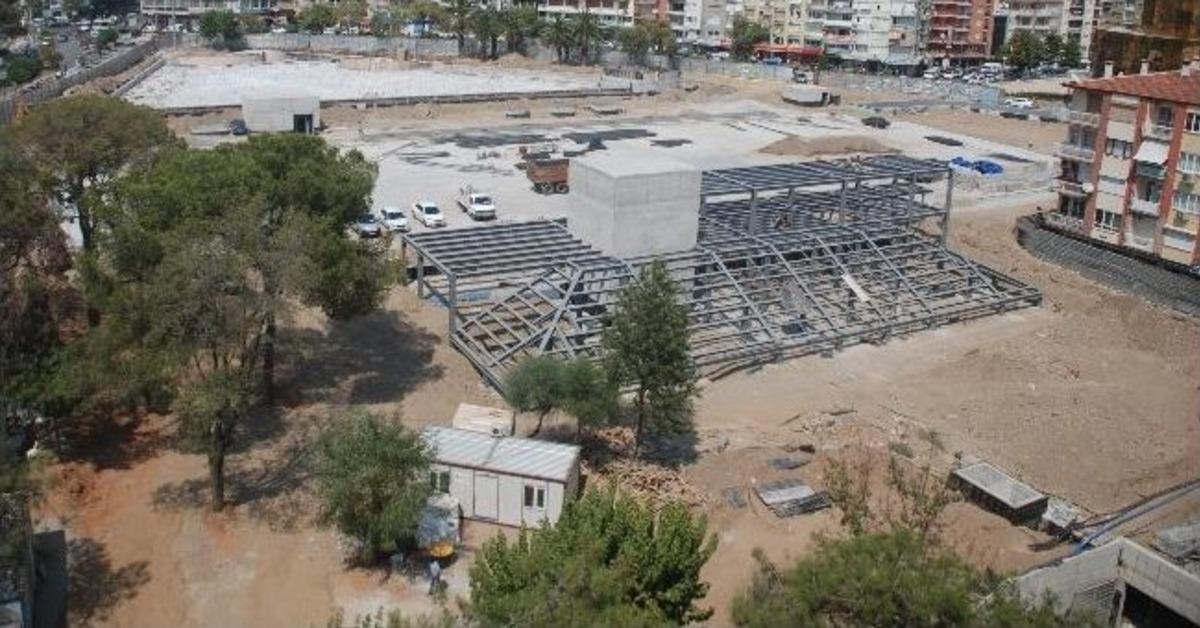 Erdem, &ldquo;şehrin En &Ouml;nemli Kent Meydanı Peşkeş &Ccedil;ekiliyor&rdquo;