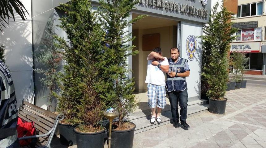 Evden 300 Bin Liralık Ziynet Eşyası Ve D&ouml;viz &Ccedil;alan Zanlılar Yakalandı