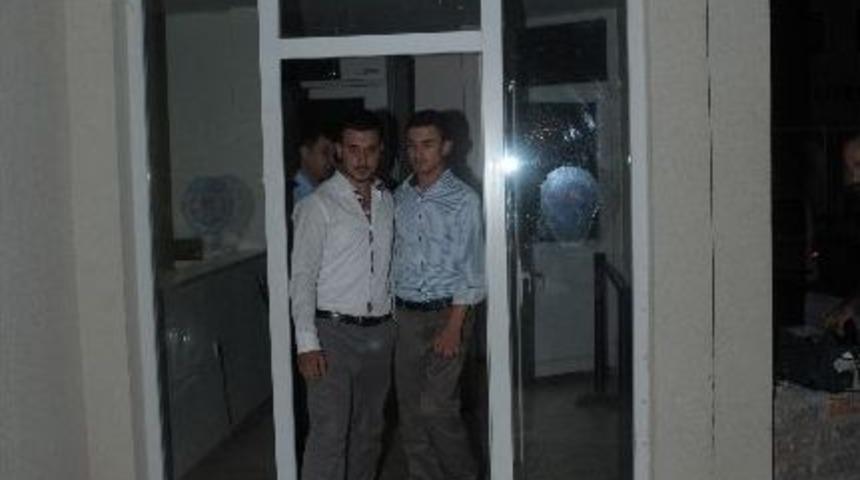 Ezan Sesinin Y&uuml;ksek Olduğunu İddia Eden Kadınlardan İmama Tepki