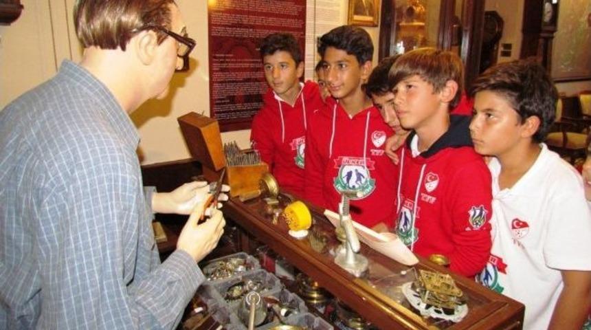 Futbol K&ouml;y&uuml;&rsquo;n&uuml;n Gen&ccedil; Kramponları &Ccedil;evreyi Tanıyor