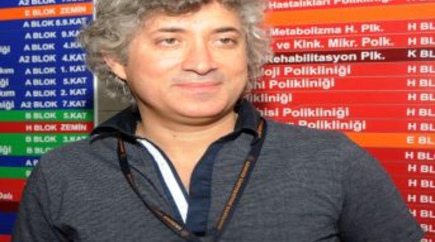 Prof. &Ouml;zkan, Y&uuml;z Nakli Yaptığı Hastaya 'konuşsun' Diye Dilde Nakletti