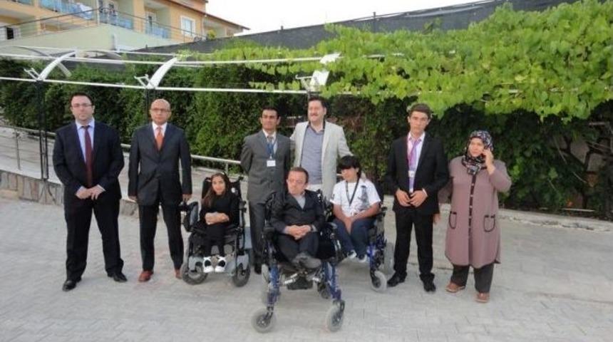 &ldquo;dışarıdaki Hayat&rdquo; İ&ccedil;in Gala Yemeği D&uuml;zenlendi