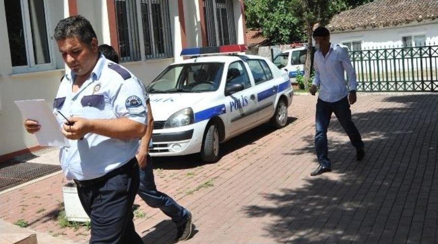 Arkadaşının Yerine Girdiği Sınavda Dalgınlıkla Kendi İsmini Yazınca Yakalandı