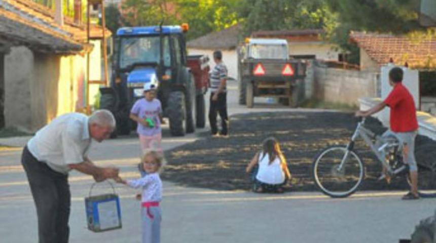K&ouml;y muhtarından &ccedil;ocuk promosyonu