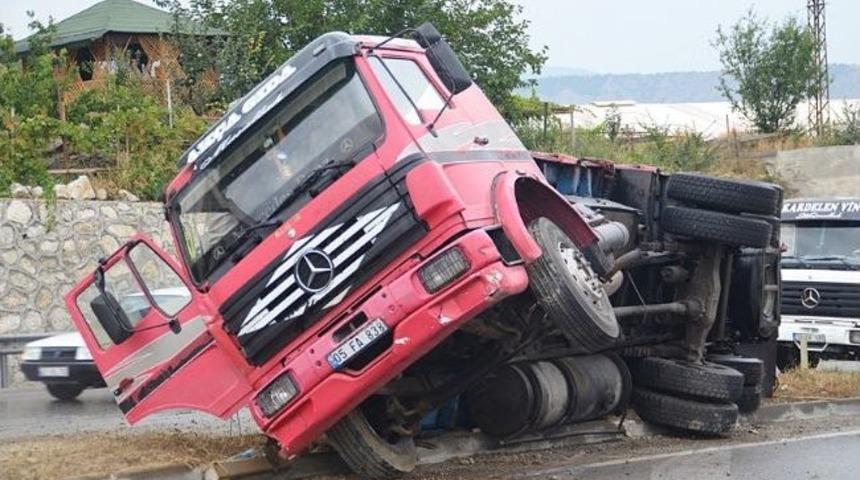 Tosya D-100 Karayolunda Faciadan D&ouml;n&uuml;ld&uuml;