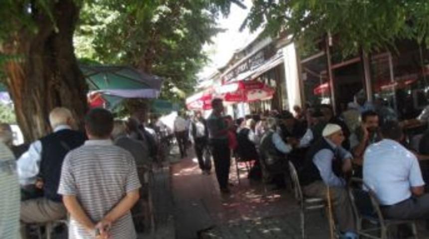 Kağızman'da Esnafın Kaldırım İşgali ,