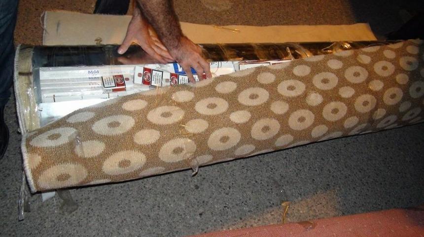 Halı Şeklindeki Paketlerden Ka&ccedil;ak Sigara &Ccedil;ıktı