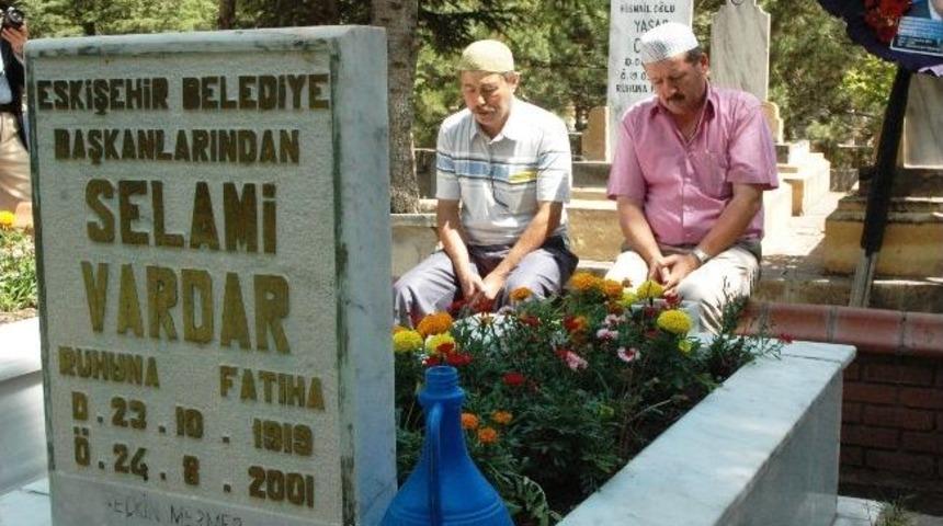 Selami Vardar Kabri Başında Anıldı