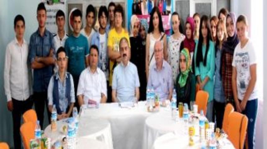 Lys'de Derece Yapan 7 Öğrenci Prag'a Gidiyor