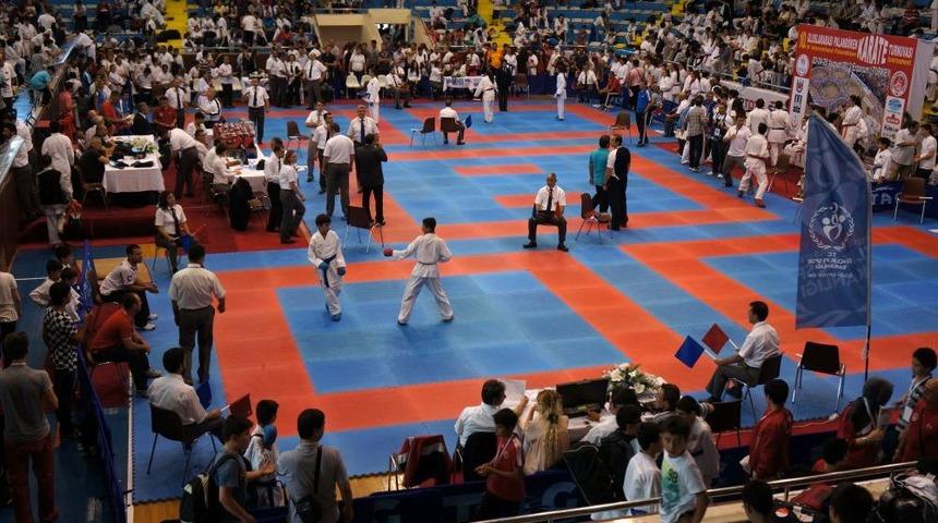 Paland&ouml;ken Karate Turnuvası Başladı