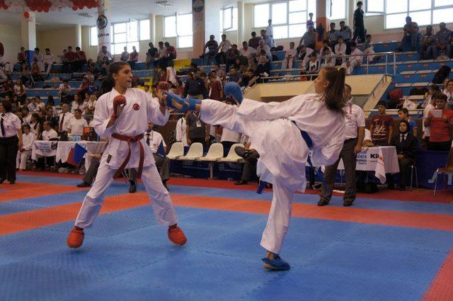 Palandöken Karate Turnuvası Başladı