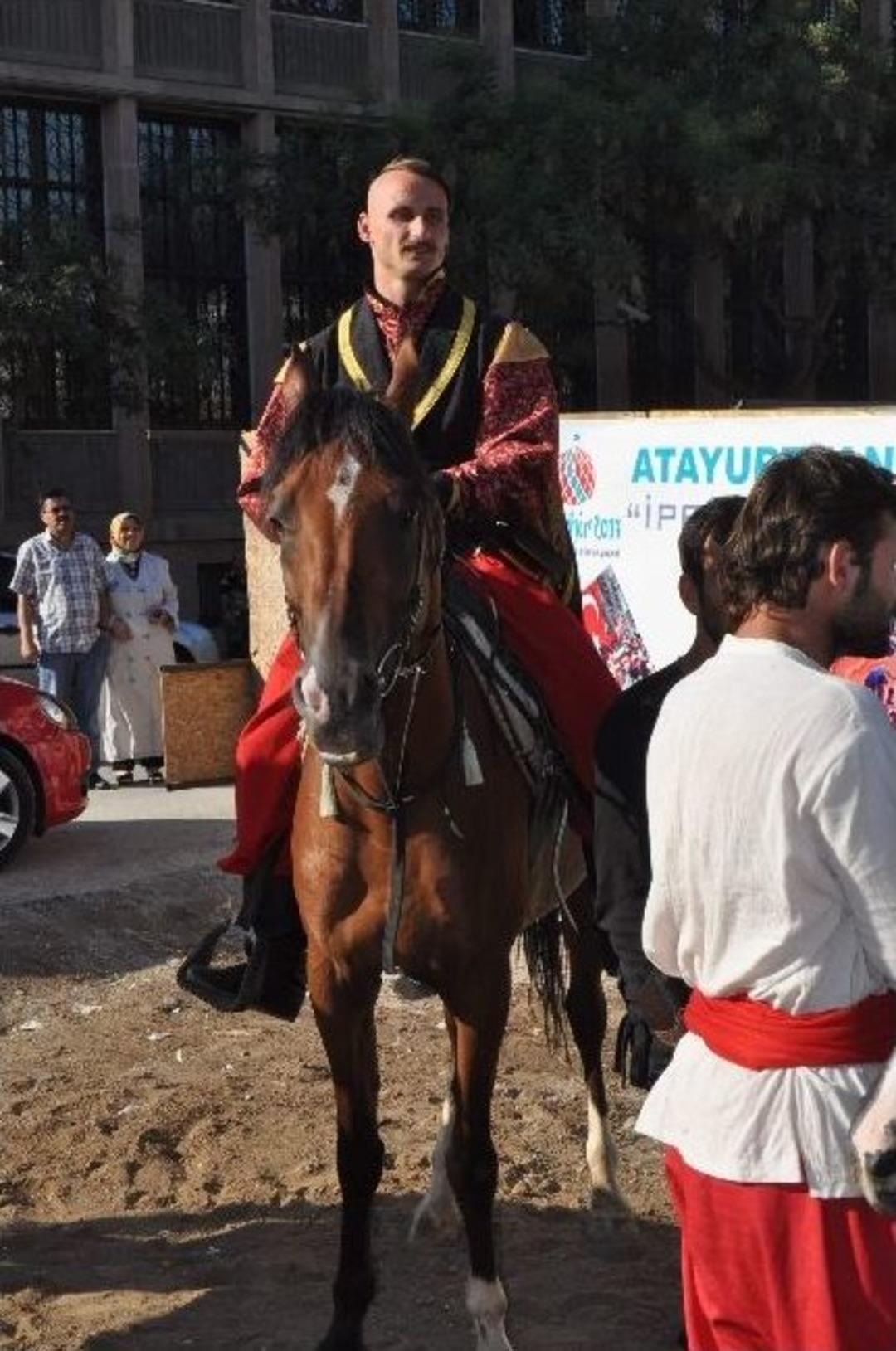 Y&ouml;r&uuml;k Şenlikleri S&uuml;r&uuml;yor