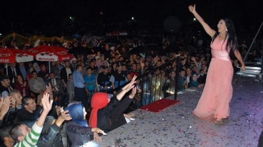 Ankaralı Ayşe Bolvadini Coşturdu