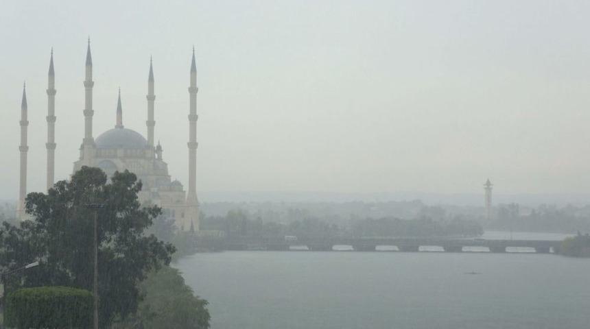 Sıcaklardan Bunalan Adanalılar, Yaz Yağmuru Ile Serinledi