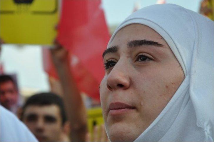 Mısırlı genç kızın gözyaşları yürekleri burktu G1