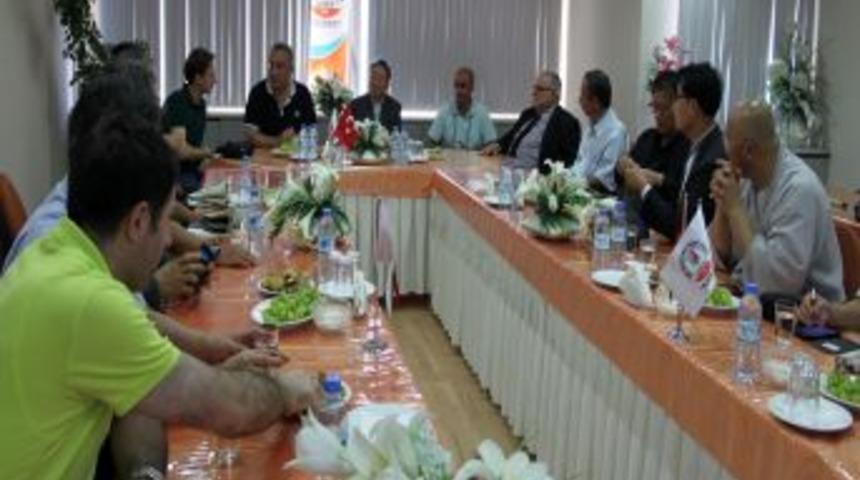 G&uuml;ney Kore Dinlerarası Barış Forumu, İZDİM&rsquo;i Ziyaret Etti