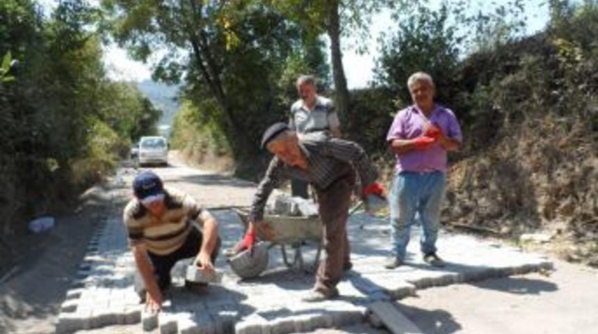 Çalışkan Muhtar Köyünde yol sorunu bırakmadı