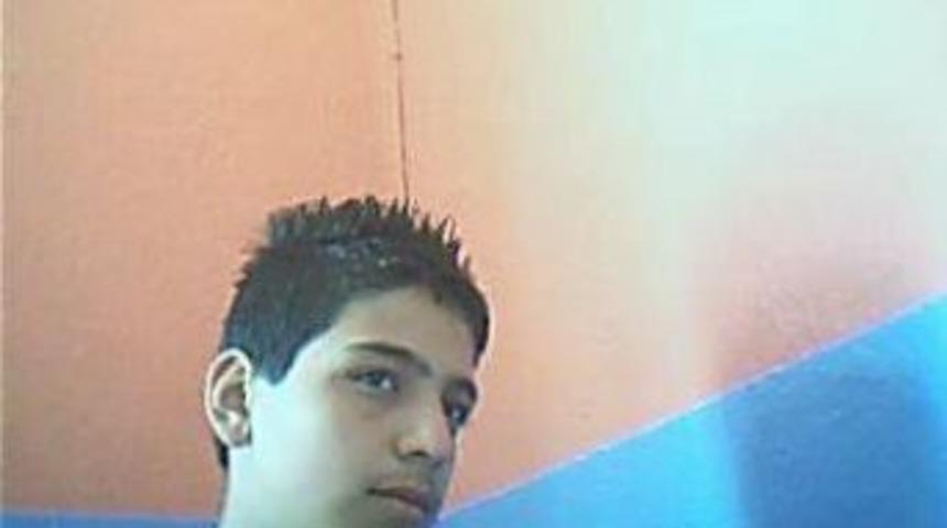 Maden y&uuml;kl&uuml; kamyonun altında kalan gen&ccedil; hayatını kaybetti