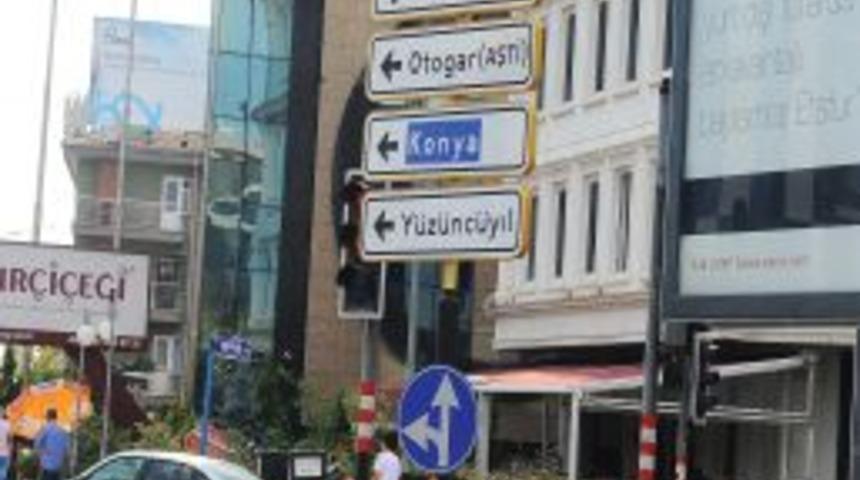 Ankara Yollarına 700 Y&ouml;n Levhası